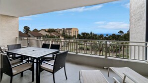 Outdoor dining - 335 Shorewood Villa Ocean Views (Hilton Head Island)