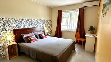 4 Schlafzimmer, Schreibtisch, Bügeleisen/Bügelbrett, Reisekinderbett