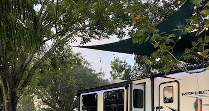 “GLAMPING”on 10 acres…10minutes to Lakewood Ranch and close to Sarasota scenes.