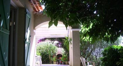 Absolutely quiet villa in the countryside 15 minutes from the beach