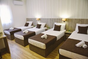 Deluxe Quadruple Room | Free WiFi