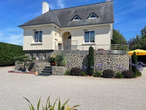Exterior - 🌊 Near the sea, private courtyard and large enclosed garden 🌲 2 to 5 persons (Reville)