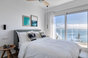 2 chambres, coffres-forts dans les chambres, bureau