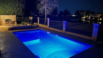 Alberca al aire libre y alberca climatizada