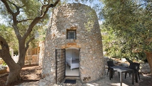 Unclassified image, 4 of 23, button - 879 Il Giardino Delle Cipolliane - Trullo Degli Innamorati (Gagliano del Capo)
