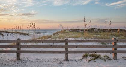 Roomy 2 bed 2 bath just minutes from the Wharf, and the beach!