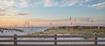 Roomy 2 bed 2 bath just minutes from the Wharf, and the beach!