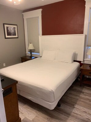 1 bedroom, iron/ironing board, WiFi, bed sheets - One Bedroom Apartment 250 feet to the boardwalk and beach! (Ventnor City)