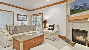 Villa, 1 Bedroom | Living area | Smart TV