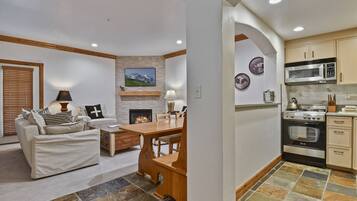 Villa, 1 Bedroom | Private kitchen | Fridge, oven, coffee/tea maker, toaster