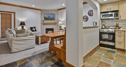 Family Getaway~pool, Tubing, Skiing, & Ice Castles Villa 1002 1 Bedroom Villa by RedAwning