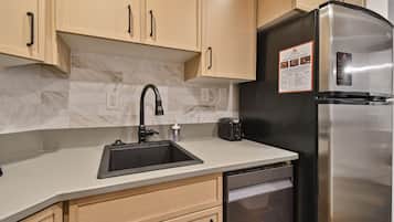 Villa, 1 Bedroom | Private kitchen | Fridge, oven, coffee/tea maker, toaster