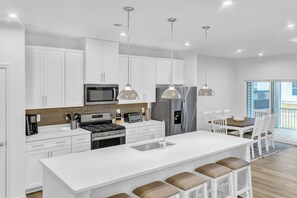 Fridge, microwave, oven, stovetop - Spacious and cozy townhouse near Bethany Beach (Millville)