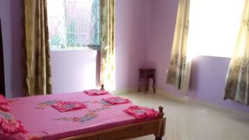 2 bedrooms, iron/ironing board, free WiFi, bed sheets