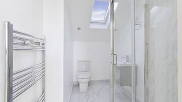 Combined shower/bathtub, deep-soaking bathtub, towels