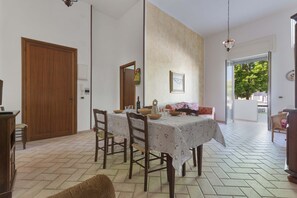 Apartment | Wohnbereich | Flachbildfernseher