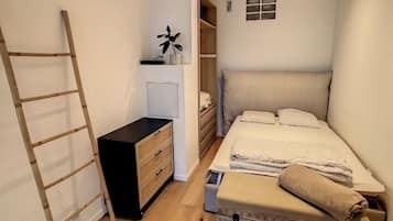 1 bedroom, iron/ironing board, free WiFi, bed sheets