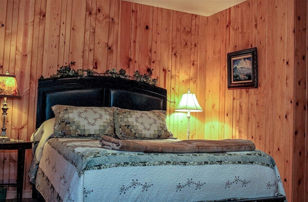 Pine Grove Suite in Sisters Sisters Vrbo