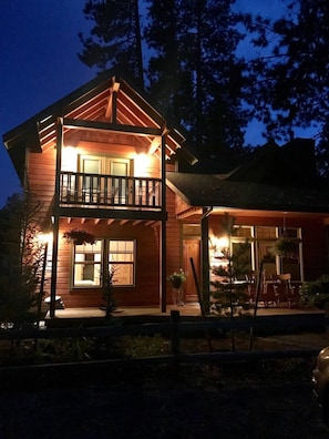 Exterior - Pine Grove Suite in Sisters (Sisters)