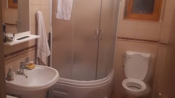 Casa | Baño | Ducha, secador de pelo y toallas