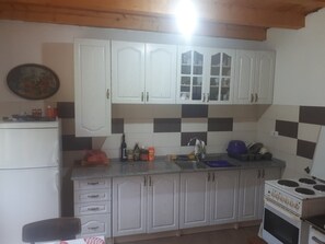 House | Private kitchen | Fridge, oven, stovetop, electric kettle