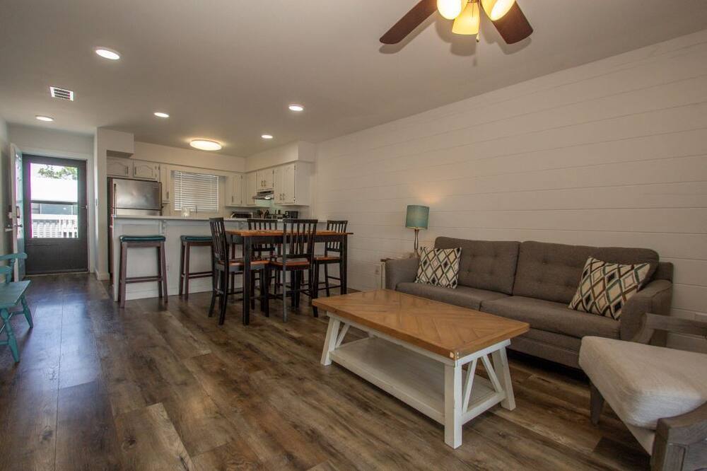Sunsets, Dedicated boat slip, launch, pool, tennis, location!!
