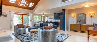 Kiawah Home- Includes Bikes/14 min walk to Beach. 4 Bedrooms - 7 beds/ 2.5 Bath