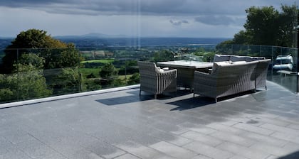 7 Bedroom Stunning Villa with function room and spa.