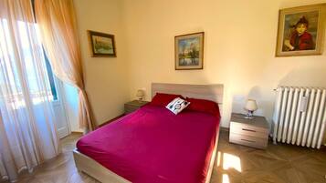 1 camera, una scrivania, Wi-Fi gratuito, lenzuola