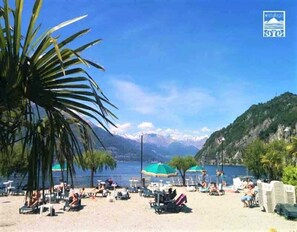 Sun loungers - PRIVATE ROOM IN VILLA with terrace, various gardens and barbecue. (Perledo)