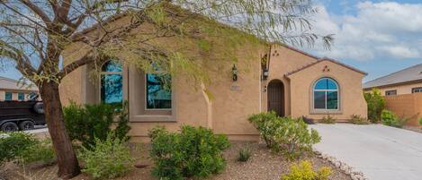 المنشأة من الخارج