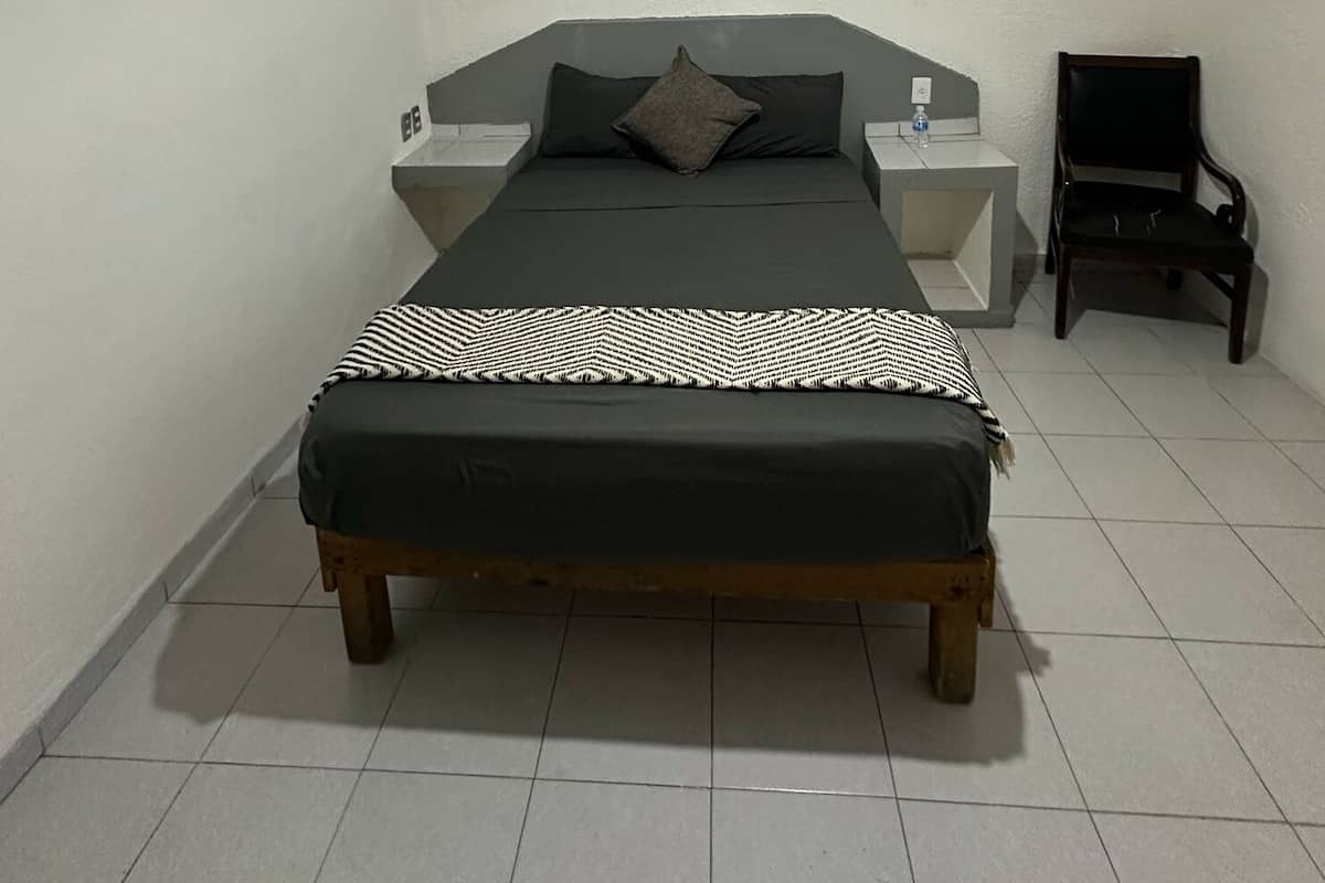 Basic Room, 1 Double Bed | Free WiFi, bed sheets