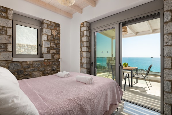 8 bedrooms, travel cot, free WiFi, bed sheets
