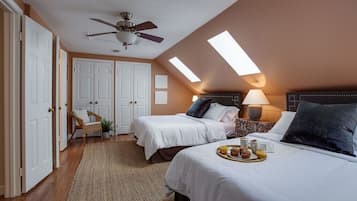 3 habitaciones, escritorio, tabla de planchar con plancha y wifi gratis