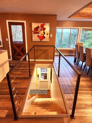Interior - Private&Tranquil! Hiking trails, outdoor pool and hot tub! (Victoria)