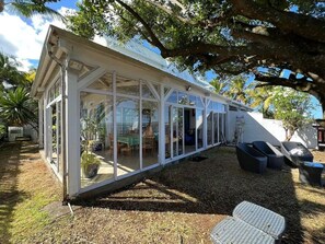 Outdoor dining - Serenis Villa on the Rock (Trou d'Eau Douce)