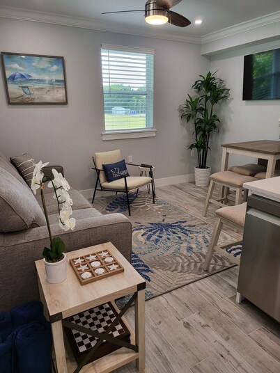 Newly Renovated Cozy 1 BR only 200 yards to the white sandy beach