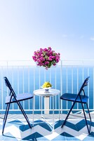 华丽三人房 | 羽绒被、迷你吧、客房内保险箱、办公桌