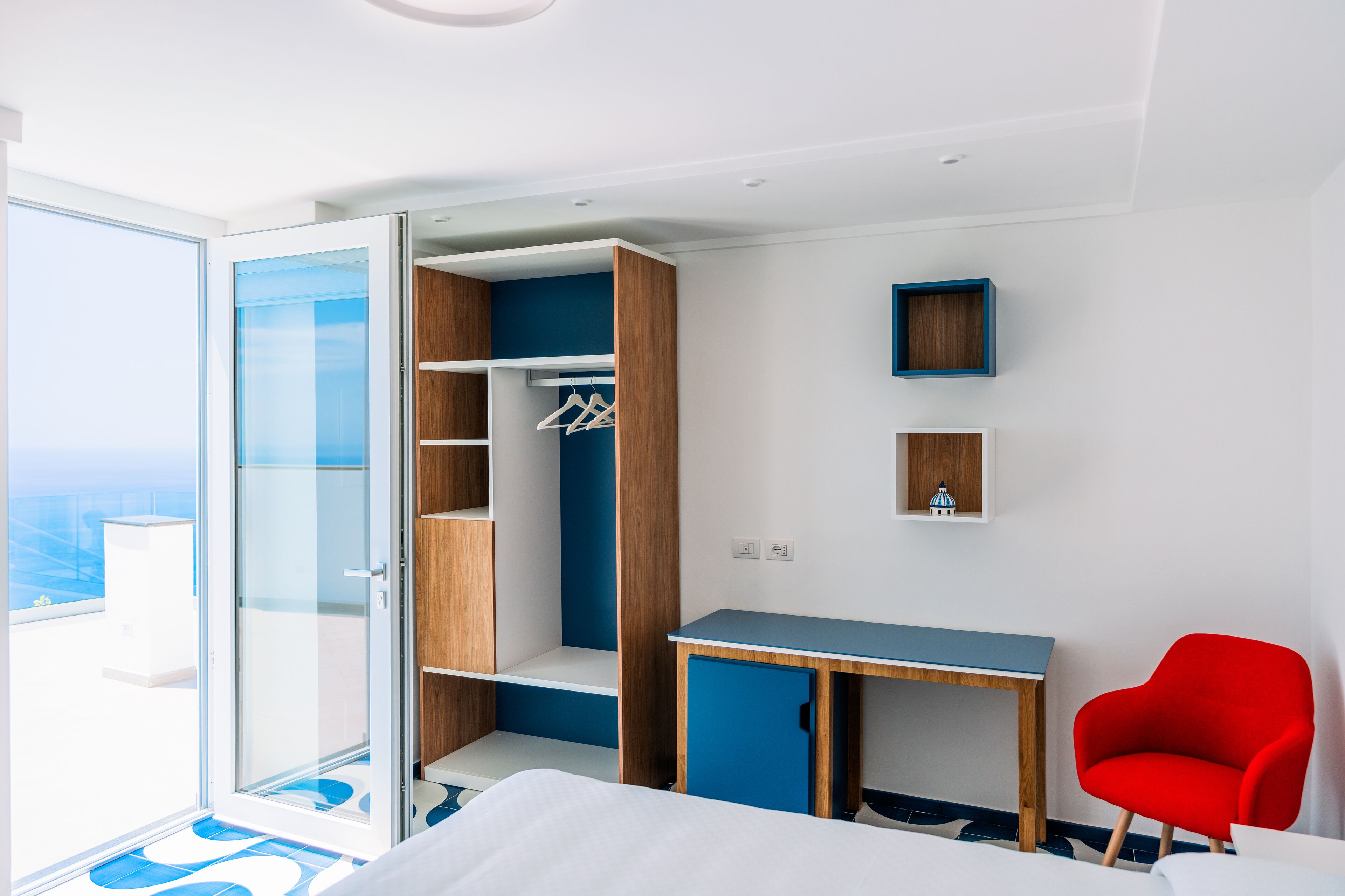 Kamar Superior | Selimut bulu angsa, minibar, brankas, dan meja kerja