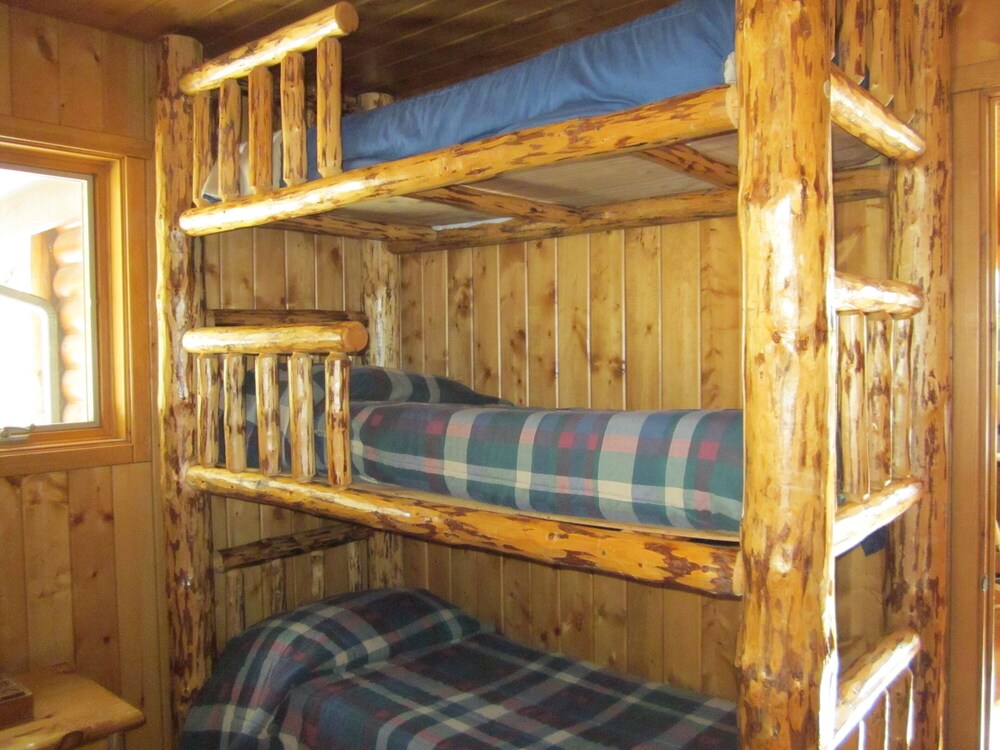 RidgeviewPerfect rural headquarters for hiking, wildlife, private and