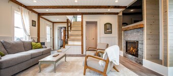 Coastal Maine Cozy Farmhouse for Family Vacations & Wedding Ceremonies 