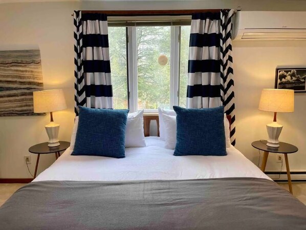 4 bedrooms, desk, iron/ironing board, WiFi