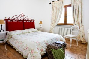 1 bedroom, bed sheets - Potrero Grande - Hazelnut Apartment (Lazio)