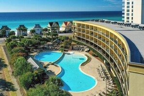 A heated pool - Beach Resort 412 - Gulf Views! Resort Style Pool! Beach Service! (Miramar Beach)