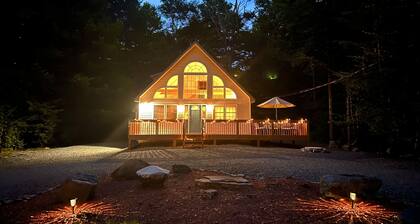 Peaceful 3-bedroom Cabin Near Lakes & Ski Resorts