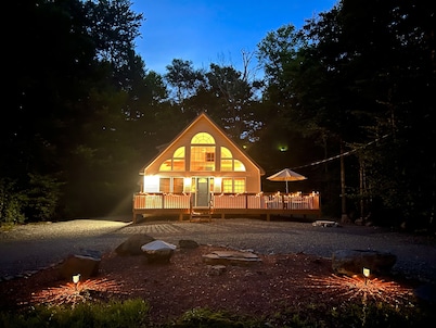 Peaceful 3-bedroom Cabin Near Lakes & Ski Resorts