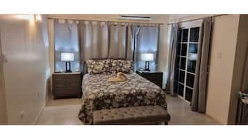 3 bedrooms, desk, iron/ironing board, free WiFi