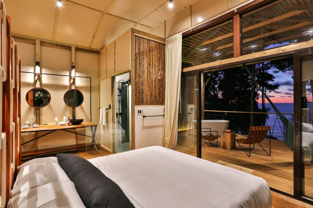 Oceanview Tree House Bungalow | Egyptian cotton sheets, premium bedding, Select Comfort beds