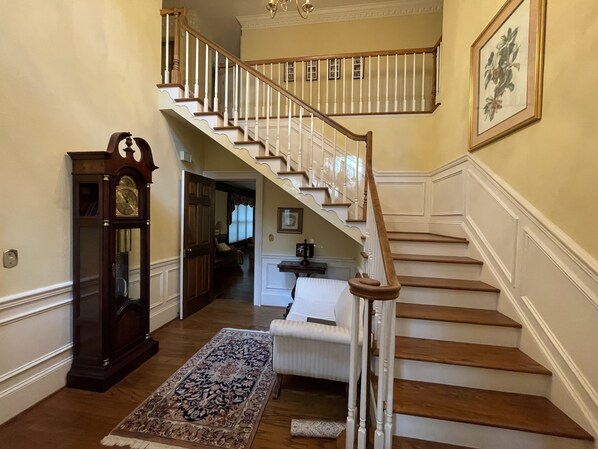 Interior - Beautiful Large Colonial Home in Lexington near USC, Columbia and
Lake Murray. (Lexington)