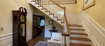 Beautiful Large Colonial Home in Lexington near USC, Columbia and
Lake Murray.